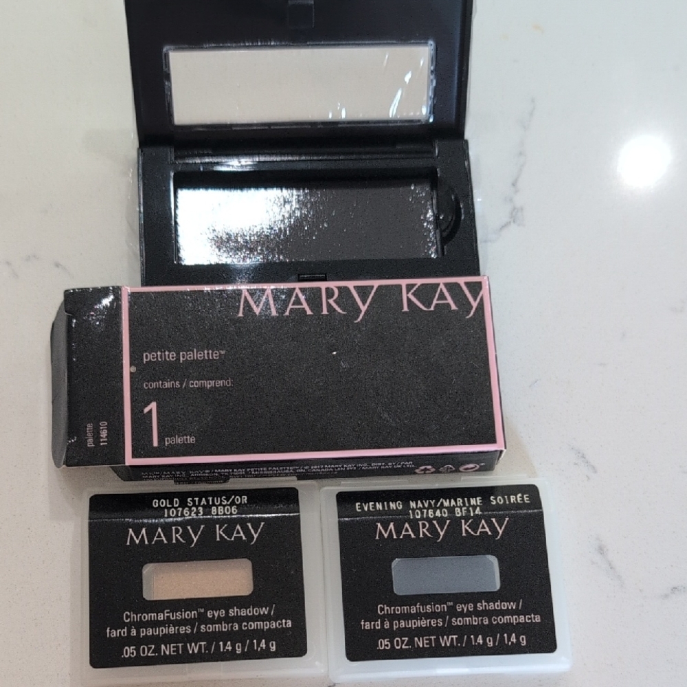 Mary Kay ChromaFusion Eyeshadow Duo - Gold Status and Evening Navy